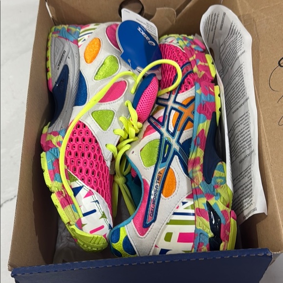 ASICs colorful sneaker - Picture 1 of 5